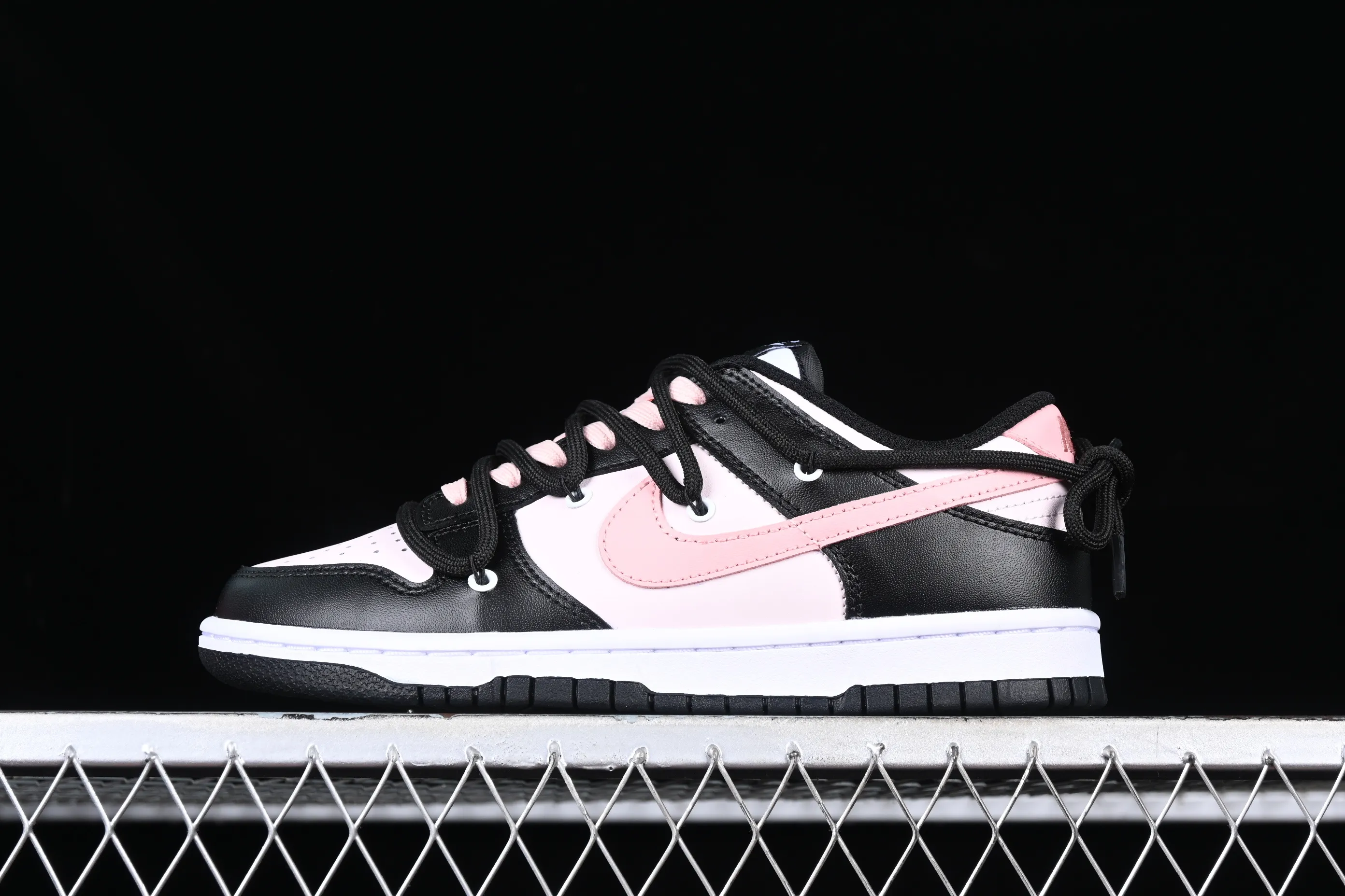 All Categories Nk SB Dunk Series Nk SB Dunk Low Low-top Sneakers Nk Dunk Low Tokyo Raspberry Black Pink Customized Deconstructed Strap Casual Sneakers CW1590-100